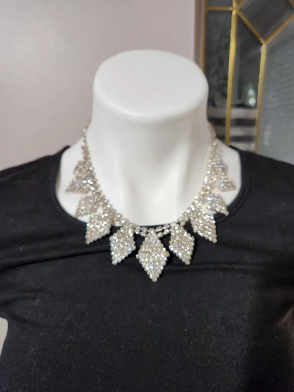 Vid Retired Shop LC Silver Rhinestone Leaf Bib NWOT Statement Bridal Necklace
